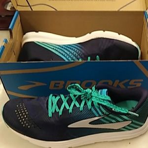 New Brooks Hyperian sneakers, size 12 women's